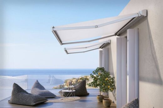 Installation d&#8217;un store toile extérieur sur une terrasse à Saint-Jean-Cap-Ferrat