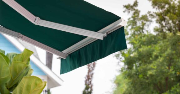 Remplacement de toile de store à Nice : redonnez vie à votre extérieur